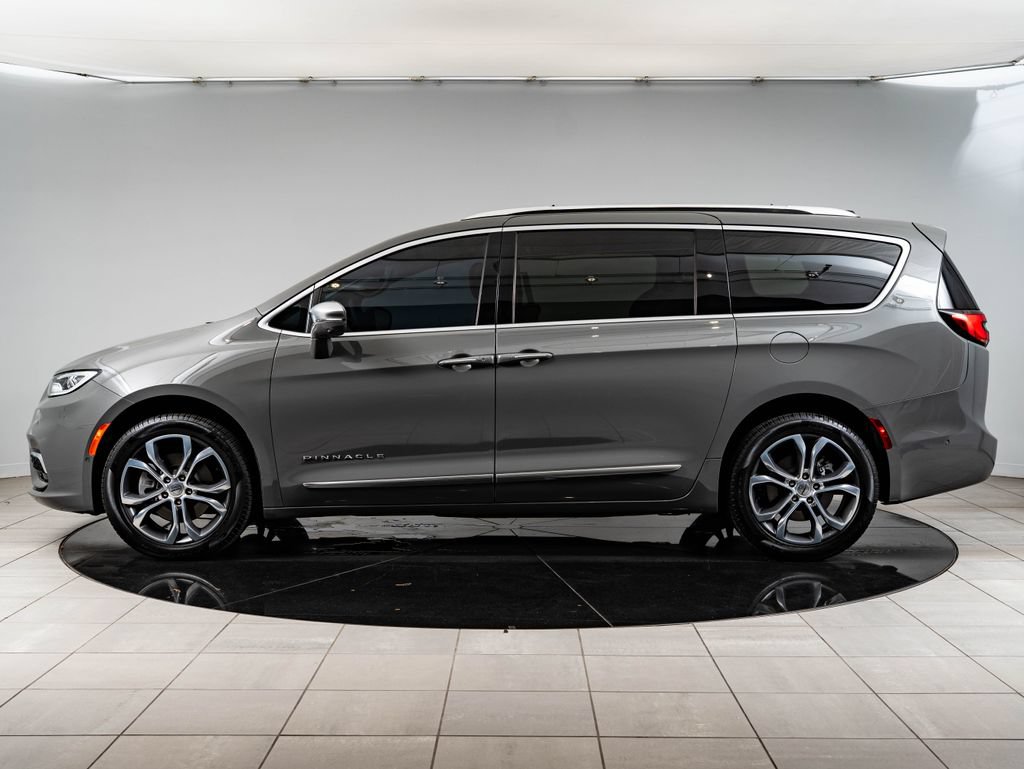 Used 2024 Chrysler Pacifica Pinnacle AWD/4WD image 5