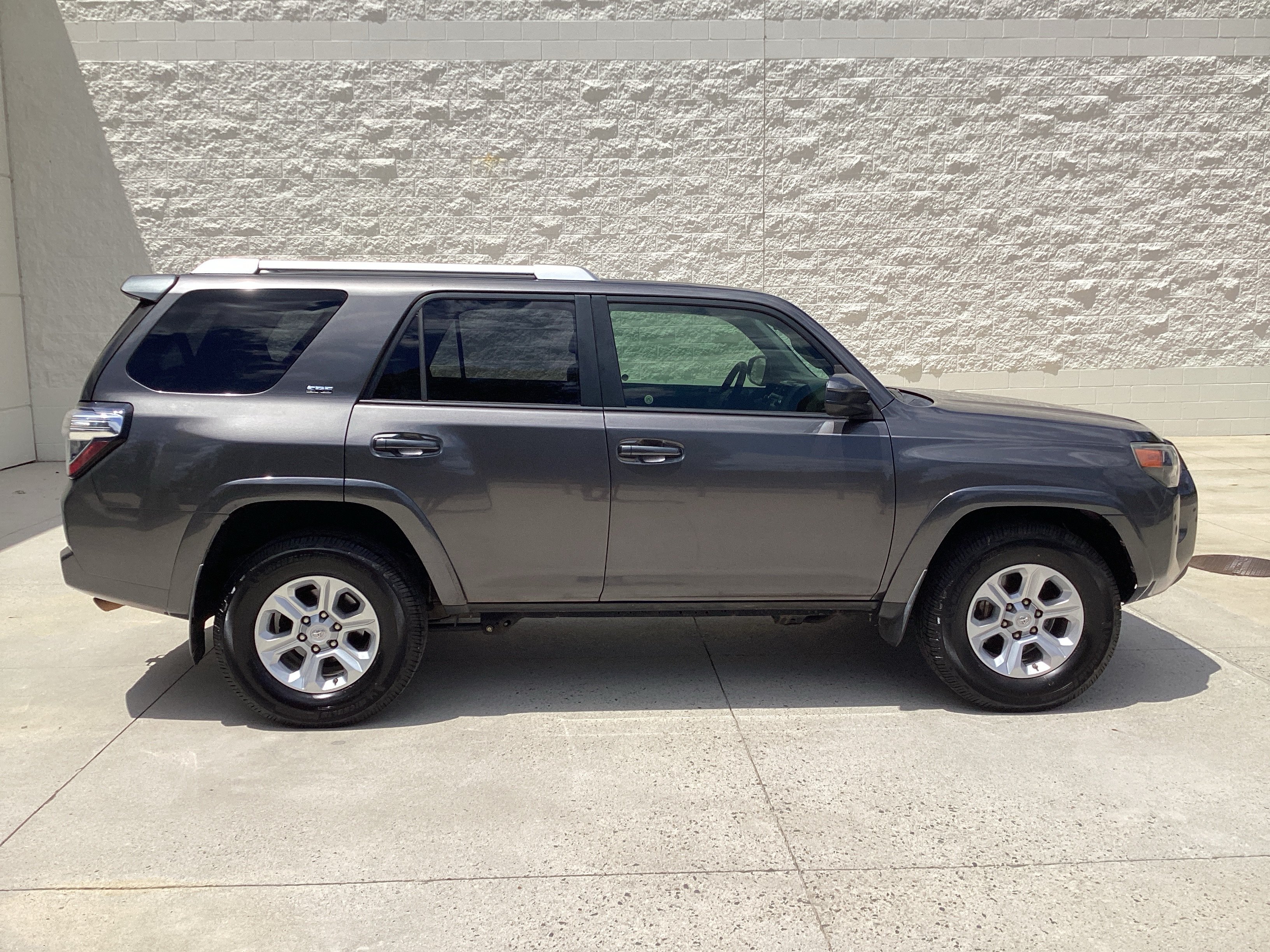 Used 2016 Toyota 4Runner SR5 RWD image 11