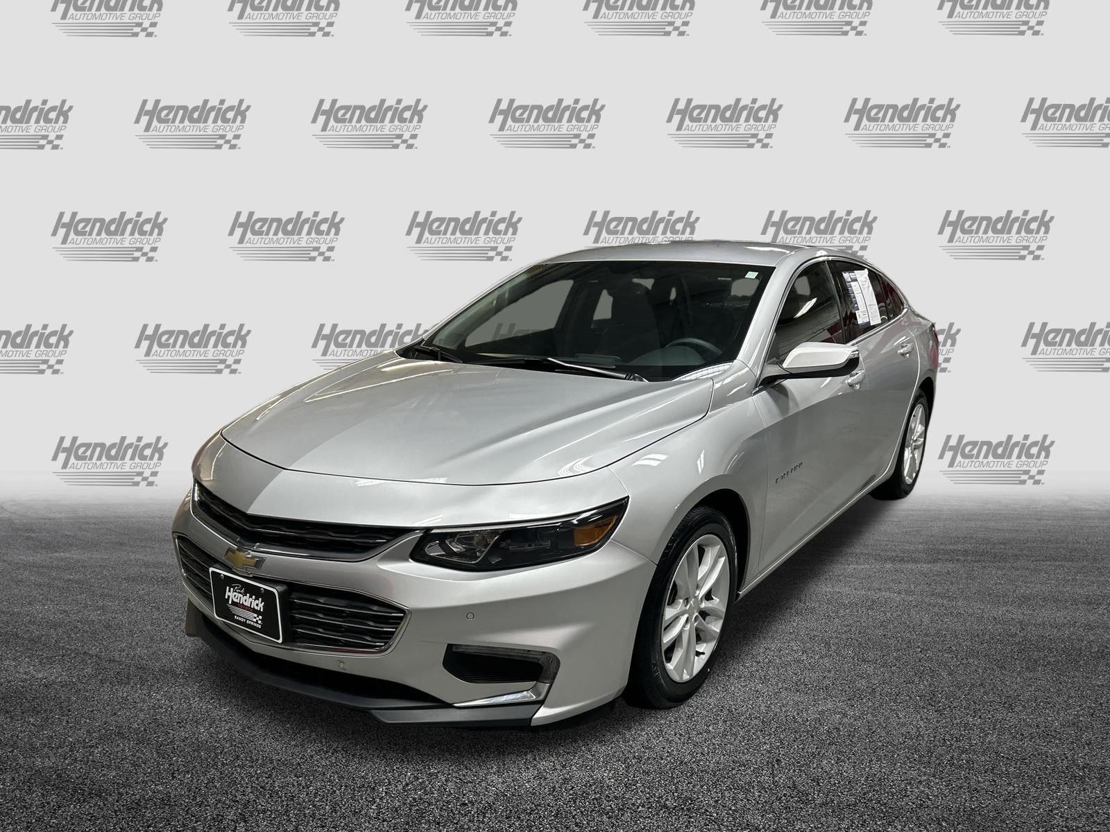 Used 2017 Chevrolet Malibu LT w/ Leather Package FWD image 5
