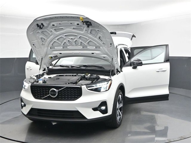 Used 2024 Volvo XC40 B5 Plus image 52