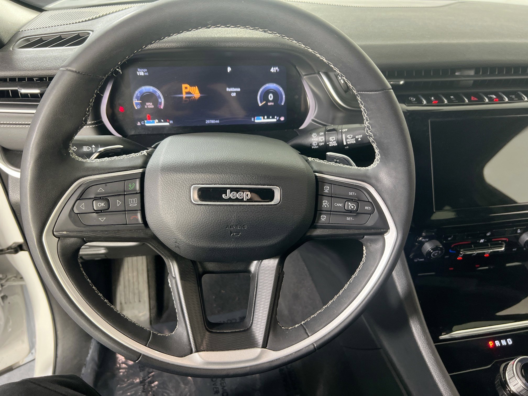 Used 2023 Jeep Grand Cherokee Altitude image 11