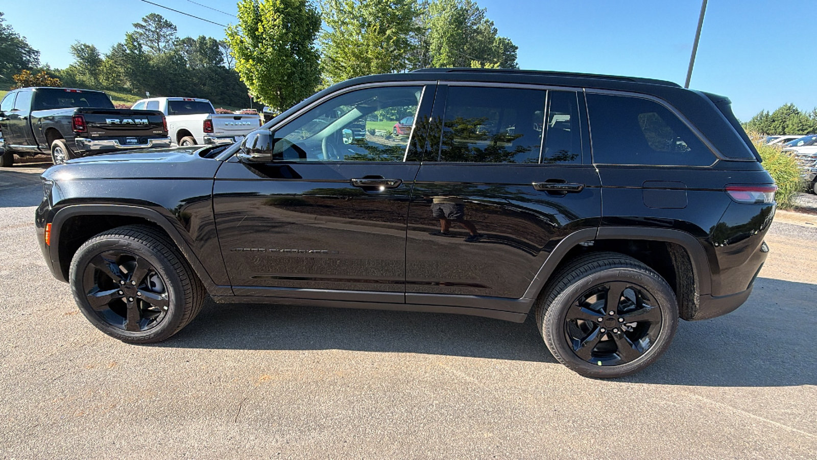 New 2026 Jeep Grand Cherokee Limited w/ Limited Altitude Package AWD/4WD image 11