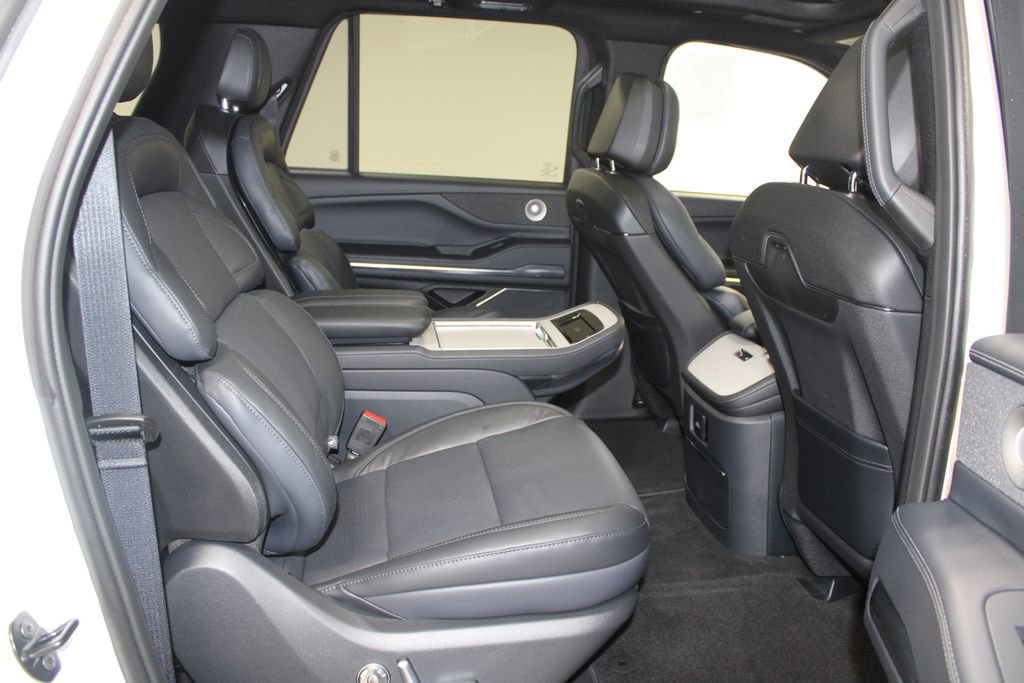 New 2025 Lincoln Navigator L Reserve w/ Jet Appearance Package image 36