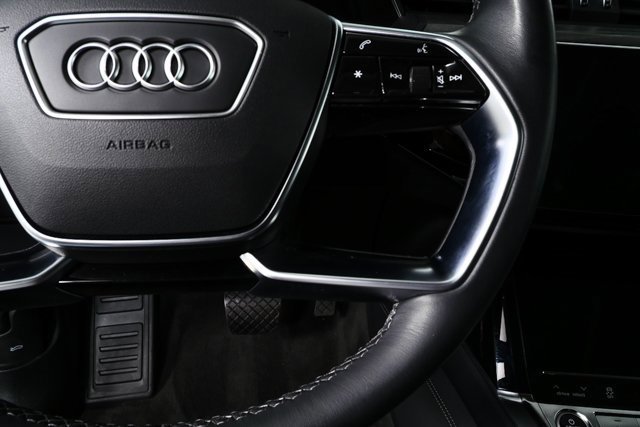 Used 2024 Audi Q8 e-tron Premium Plus image 11