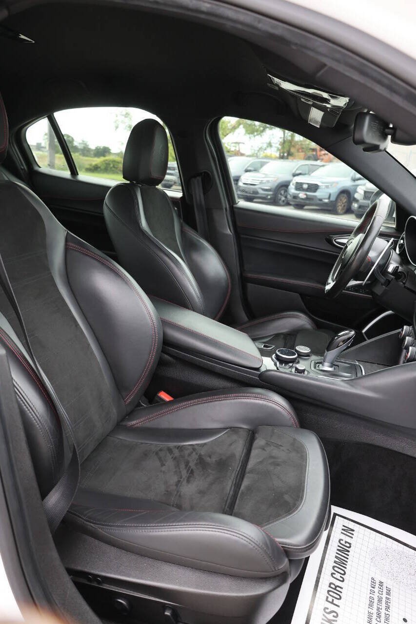 Used 2017 Alfa Romeo Giulia Quadrifoglio RWD image 15