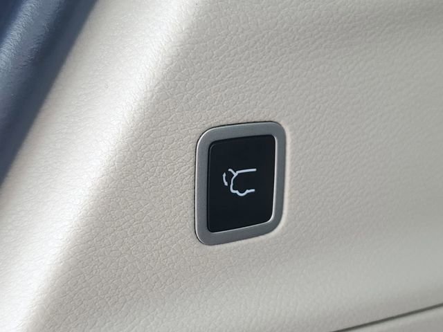 Used 2023 Chrysler Pacifica Touring-L FWD image 28