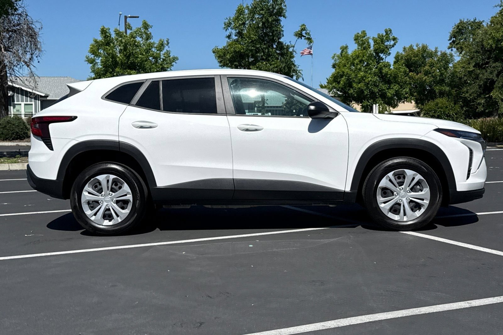 Used 2025 Chevrolet Trax LS FWD image 8