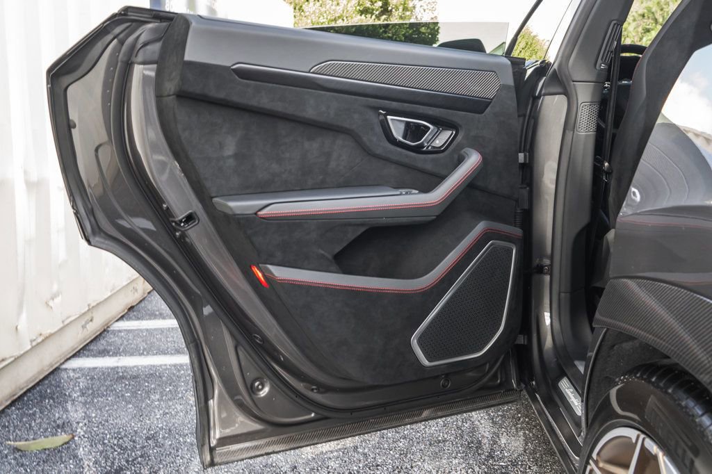 Used 2023 Lamborghini Urus Performante image 32