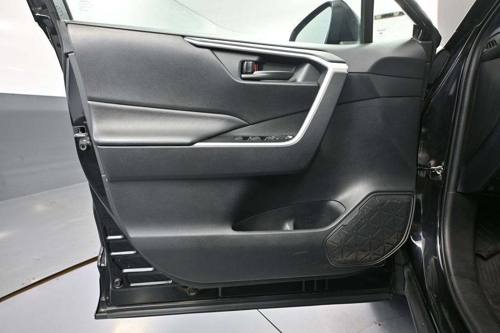 Used 2020 Toyota RAV4 LE w/ All Weather Liner Package AWD/4WD image 17
