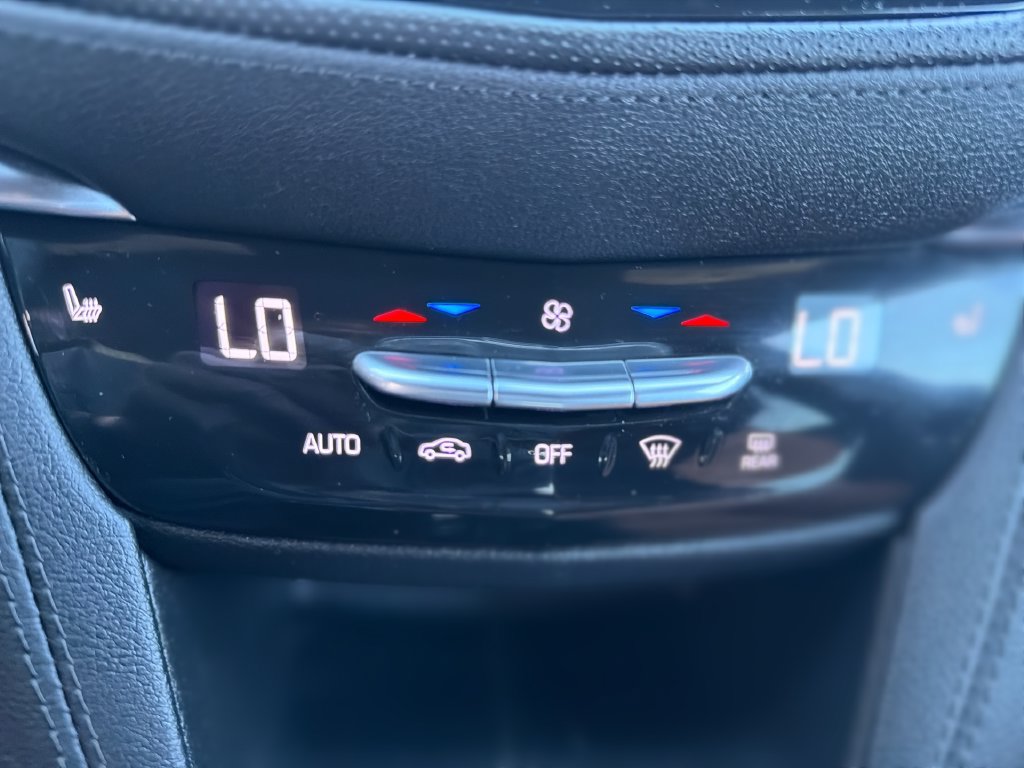 Used 2022 Cadillac XT5 Premium Luxury w/ Technology Package AWD/4WD image 17