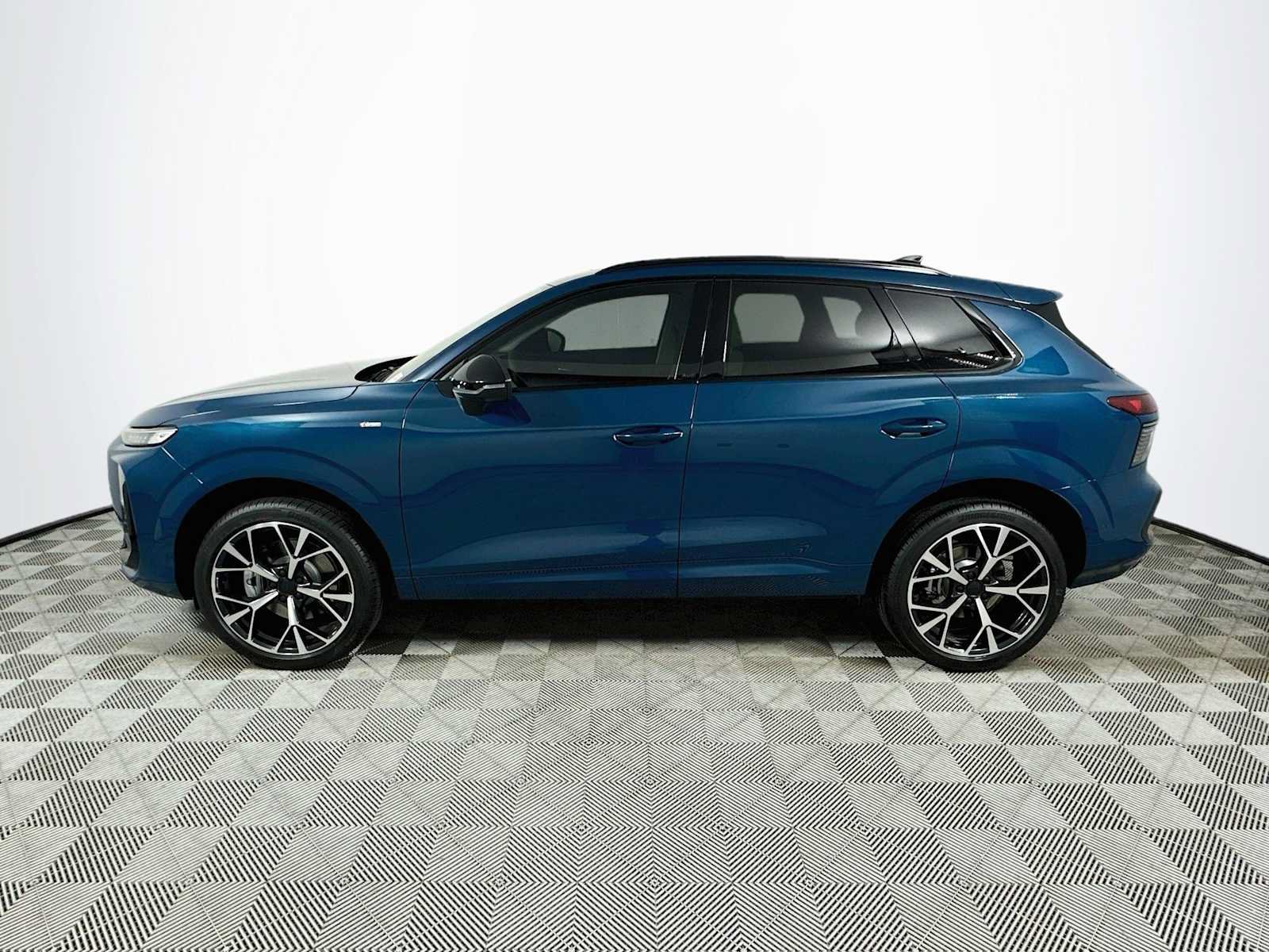 New 2026 Audi Q3 quattro 2.0T AWD/4WD image 4