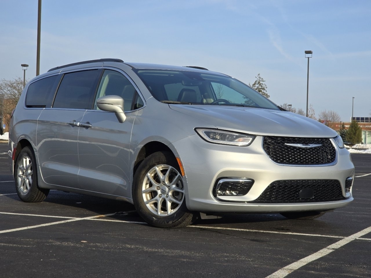 Used 2022 Chrysler Pacifica Touring-L image 2