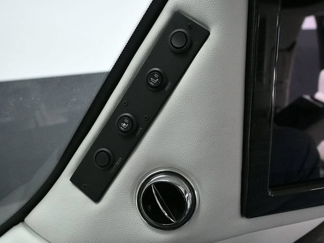 Used 2020 Cadillac Escalade ESV Platinum w/ Escalade Sport Edition AWD/4WD image 30