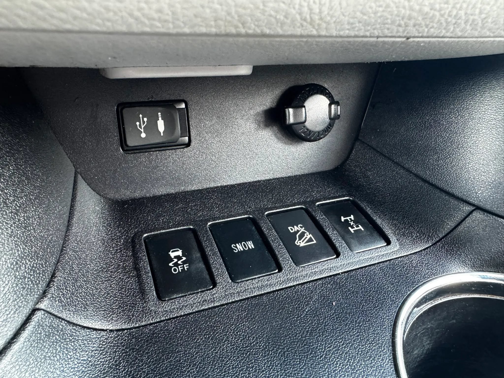 Used 2015 Toyota Highlander Plus AWD/4WD image 37