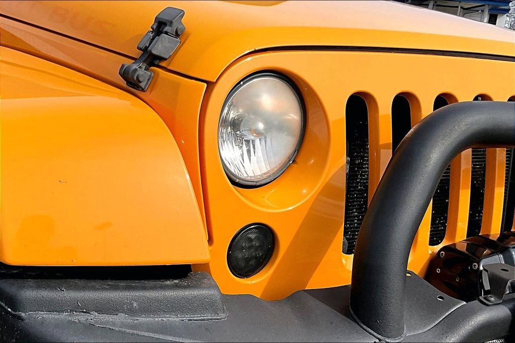 Used 2012 Jeep Wrangler Unlimited Rubicon w/ Dual Top Group image 29