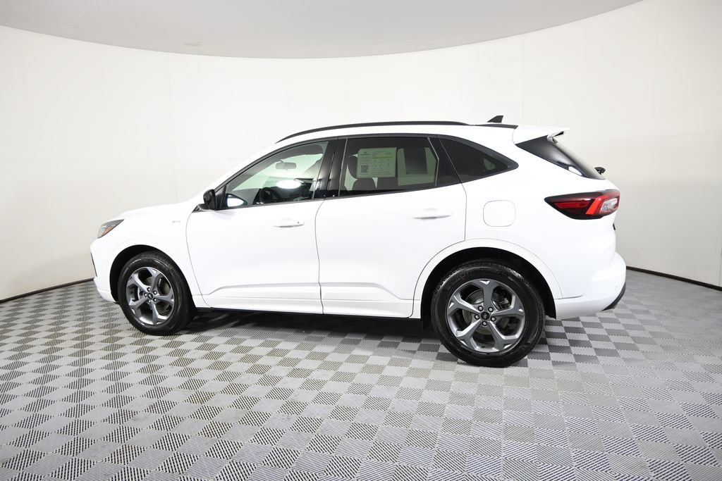 Used 2023 Ford Escape ST-Line Select w/ Tech Pack #1 AWD/4WD image 3