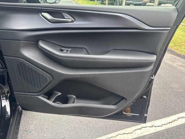 New 2025 Jeep Grand Cherokee L Altitude image 9