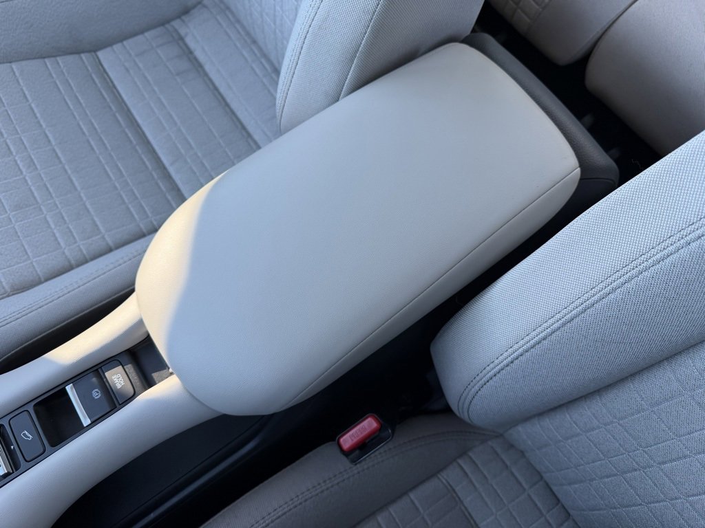 Used 2025 Honda HR-V LX image 27