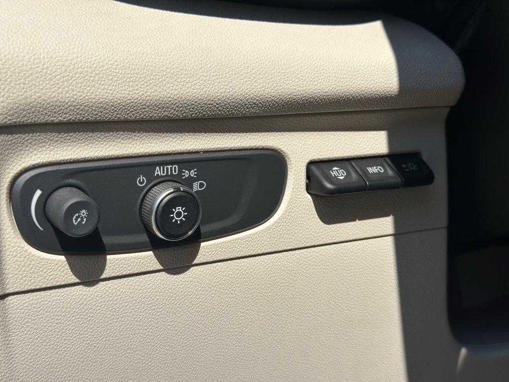 Used 2021 Buick Envision Avenir w/ Technology Package II AWD/4WD image 35