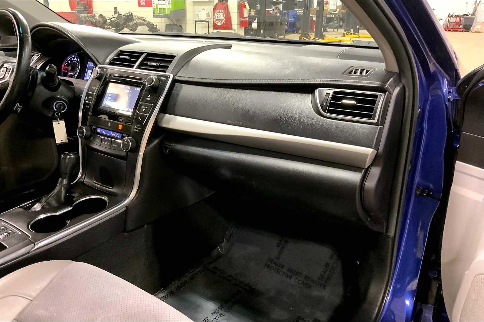 Used 2015 Toyota Camry XSE image 18