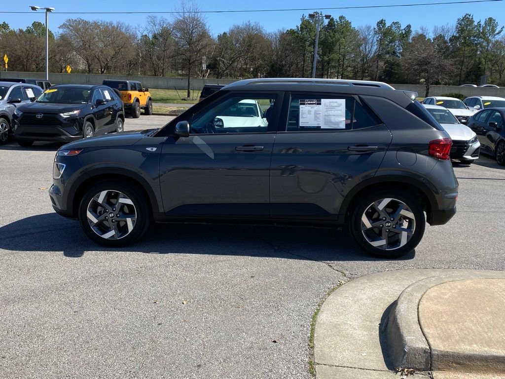 Used 2024 Hyundai Venue SEL image 32