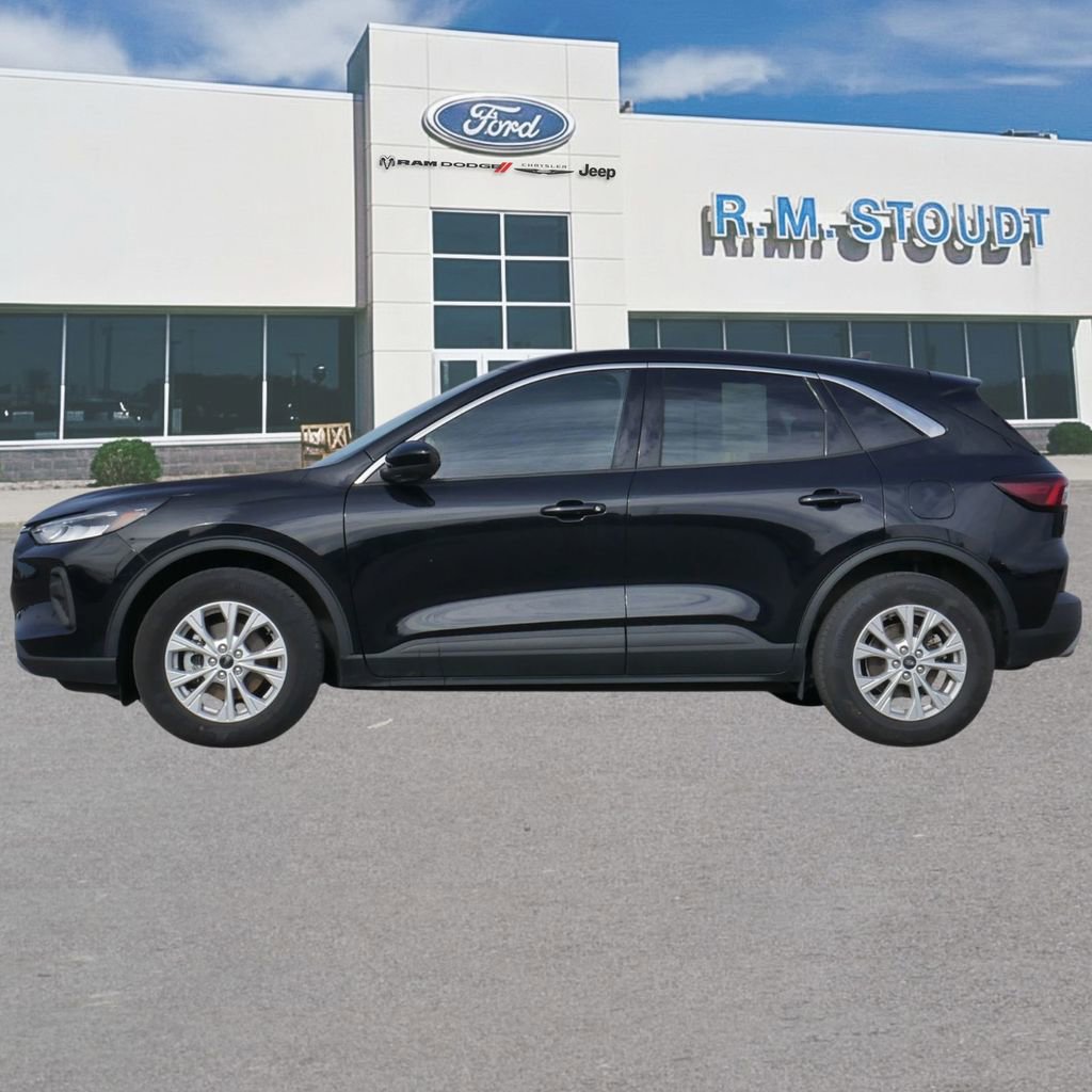 Used 2023 Ford Escape Active w/ Tech Pack #2 AWD/4WD image 3