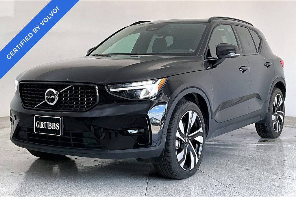Used 2025 Volvo XC40 B5 Plus AWD/4WD image 12