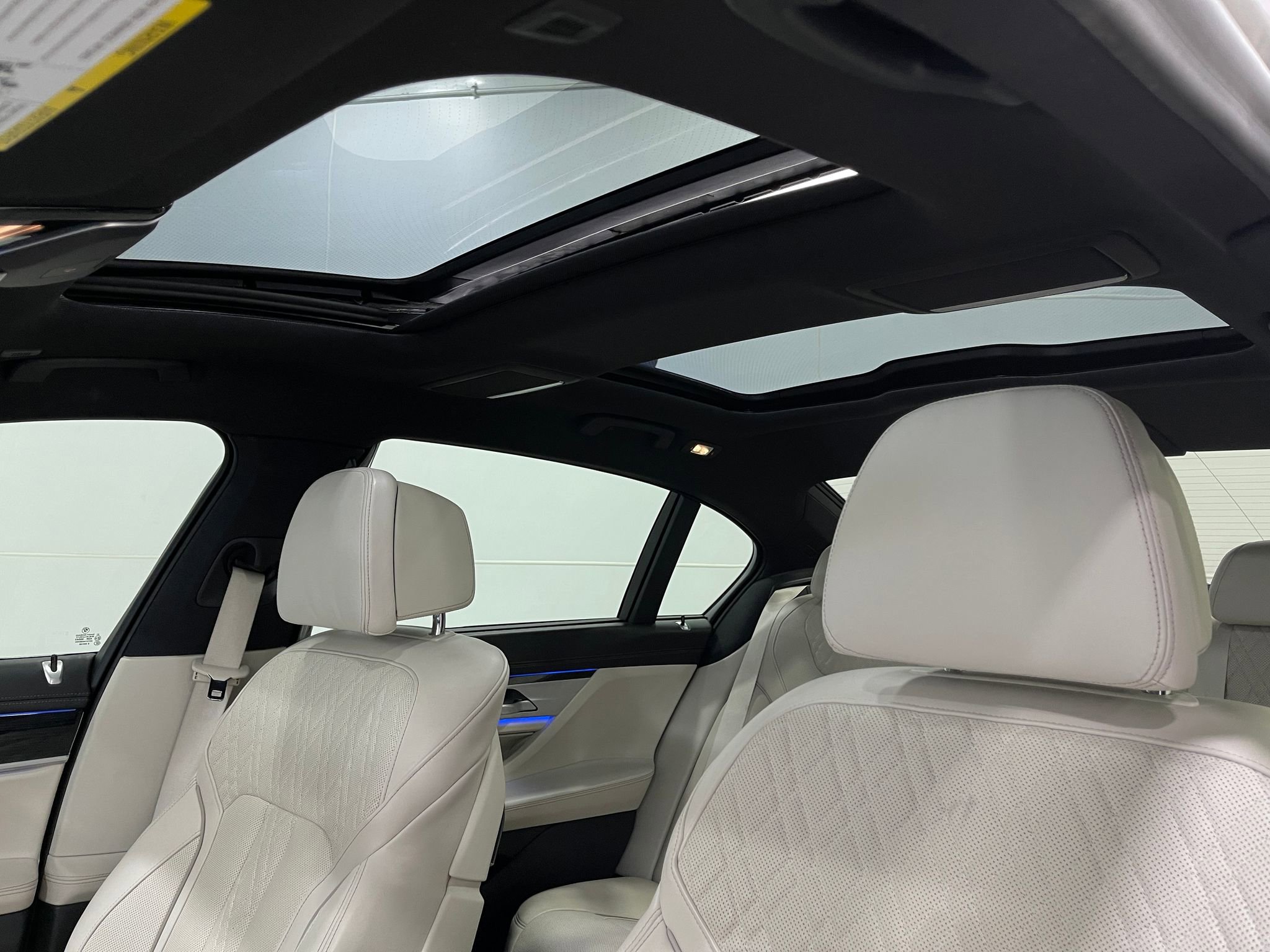 Used 2021 BMW 750i xDrive w/ Executive Package image 12