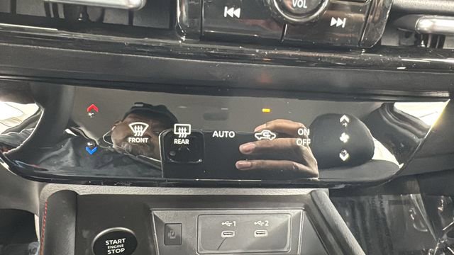 Used 2025 Nissan Kicks SR w/ Illumination Package image 27