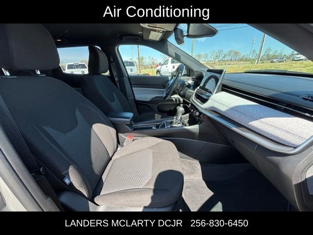 Used 2024 Jeep Compass Sport image 10