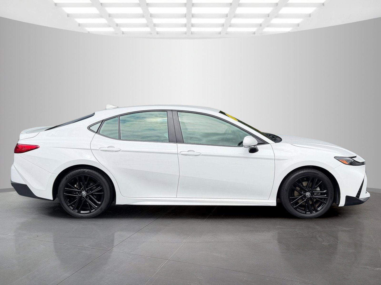 Used 2025 Toyota Camry SE FWD image 6