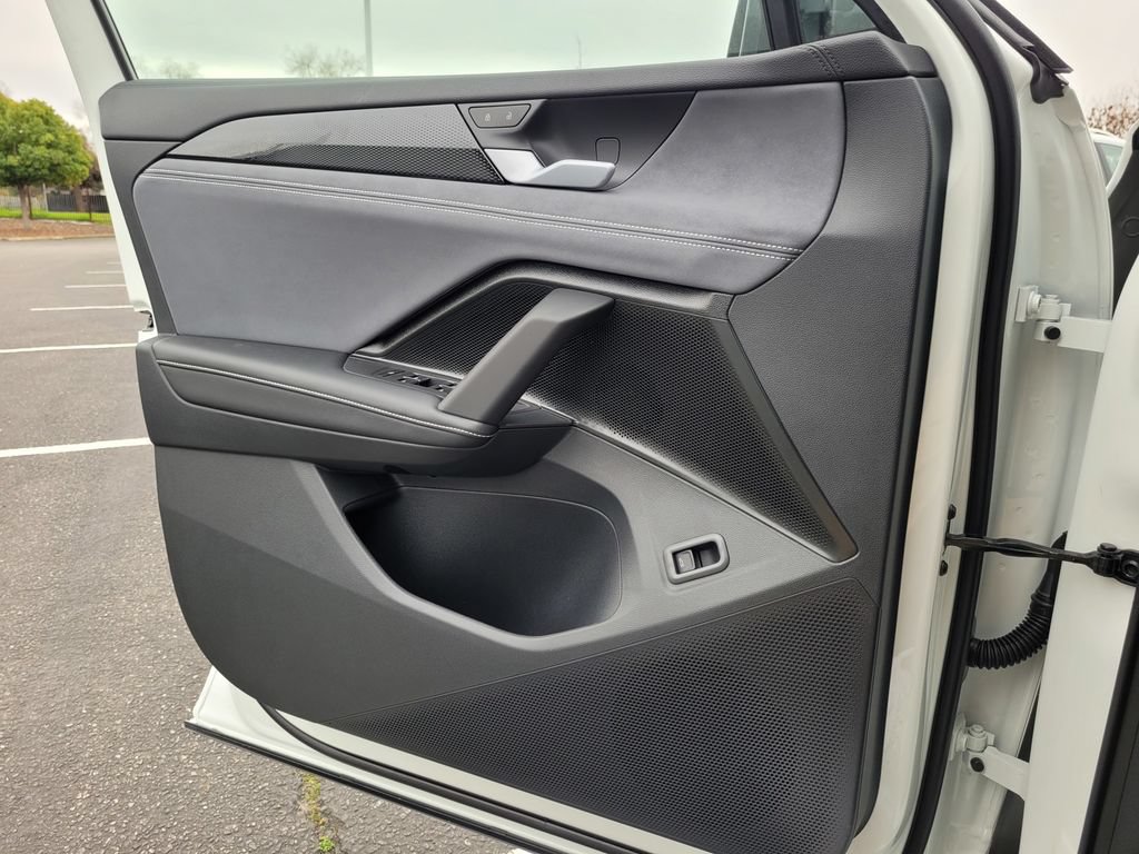 New 2026 Volkswagen Tiguan SE R-Line FWD image 25