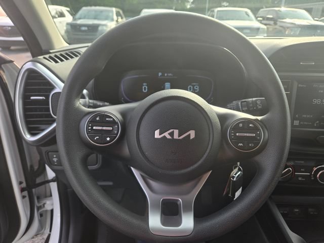 Used 2025 Kia Soul LX FWD image 16