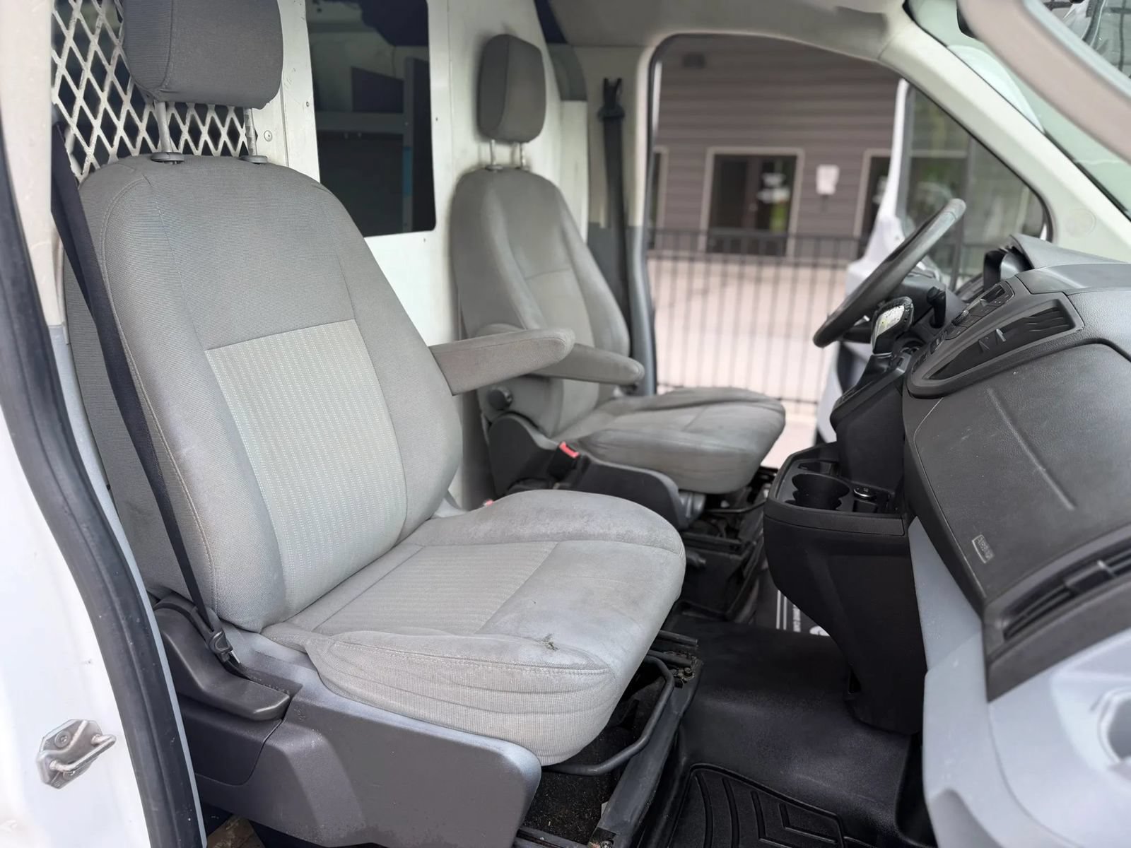 Used 2015 Ford Transit 250 130 Low Roof w/ Exterior Upgrade Package RWD image 15