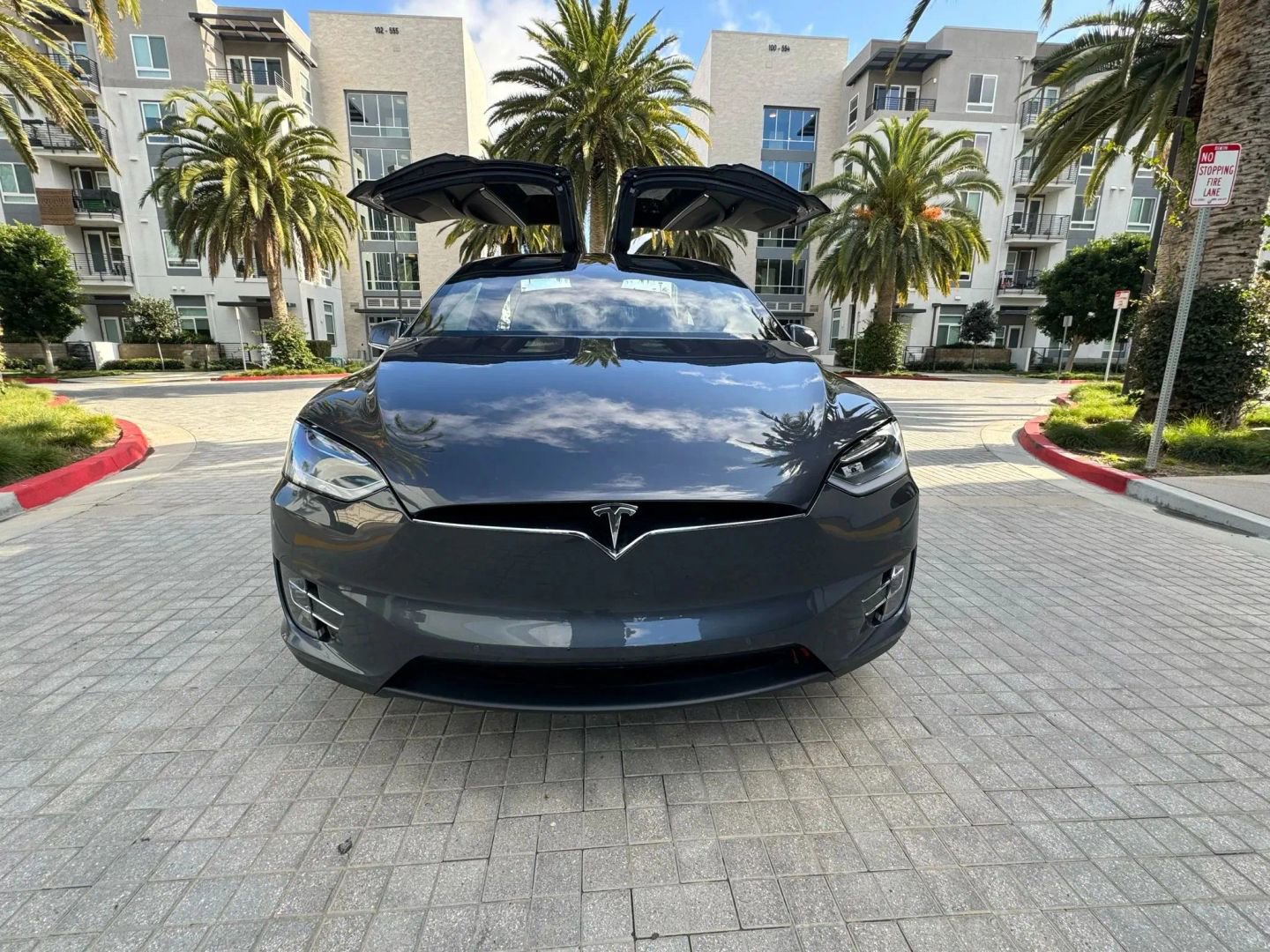 Used 2018 Tesla Model X 100D AWD/4WD image 2