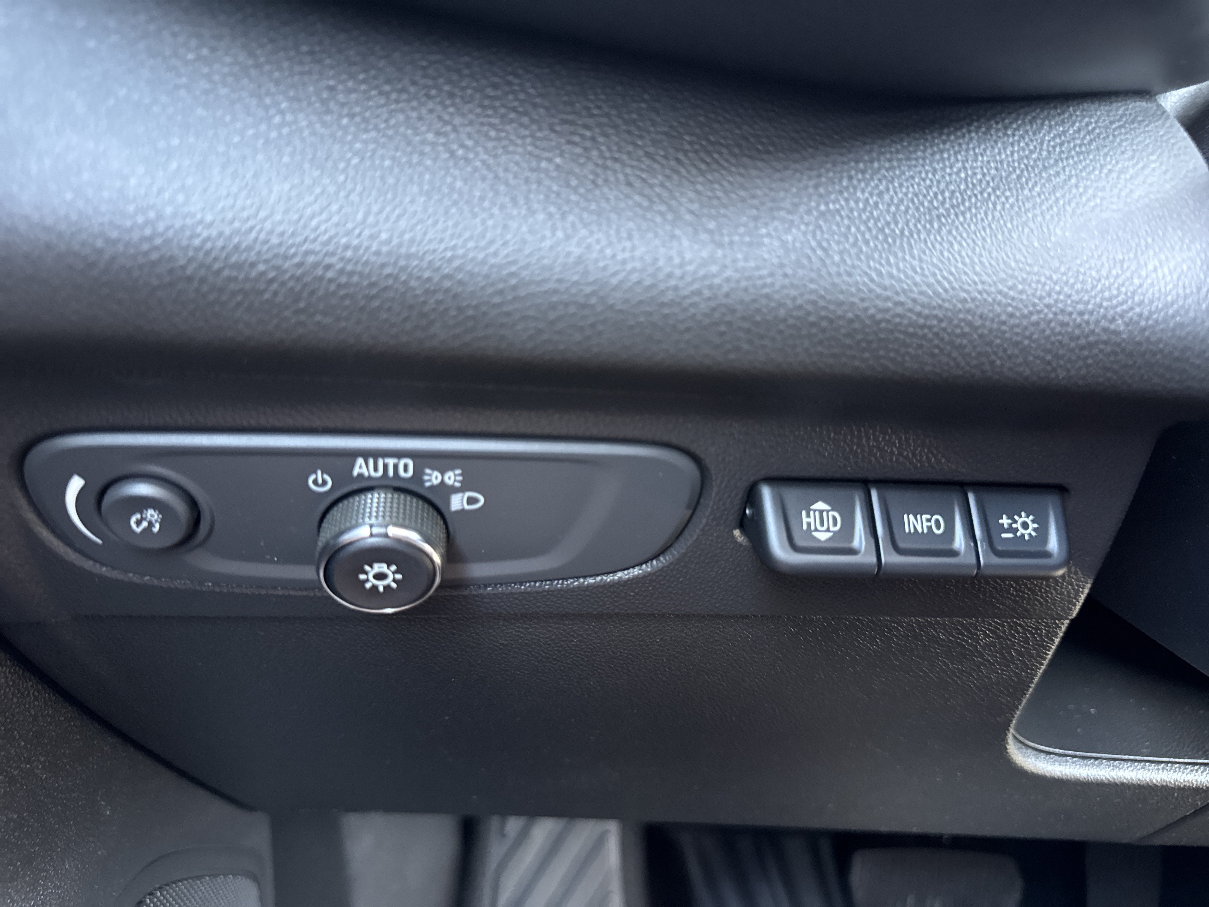 Used 2021 Buick Envision Avenir w/ Technology Package II AWD/4WD image 17