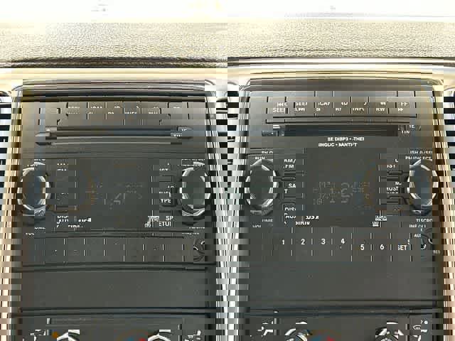 Used 2012 Jeep Grand Cherokee Laredo w/ Laredo E Group AWD/4WD image 11