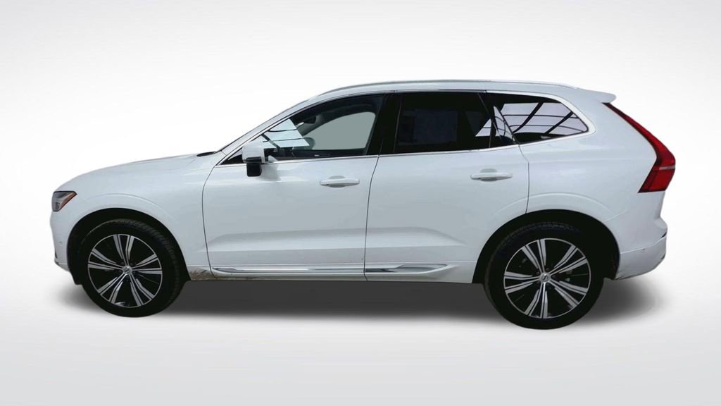 Used 2023 Volvo XC60 B5 Ultimate w/ Climate Package image 5