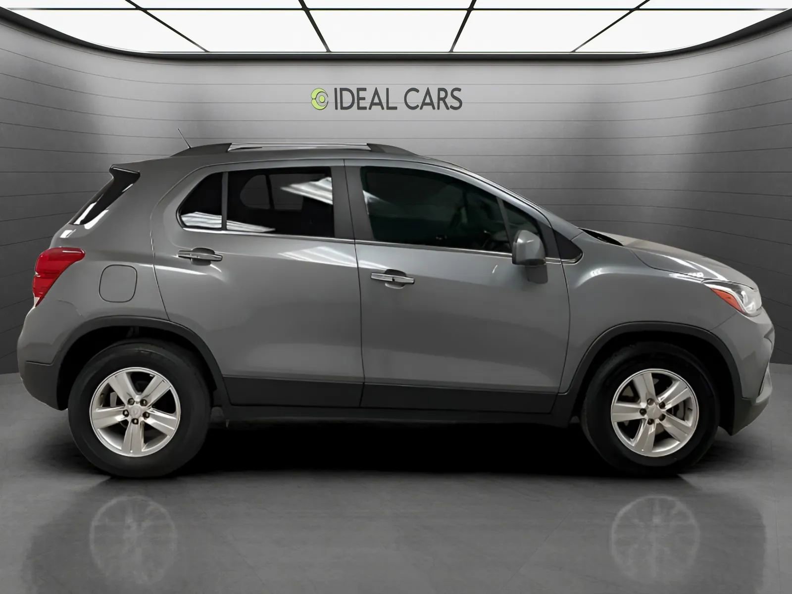 Used 2020 Chevrolet Trax LT w/ LT Convenience Package FWD image 4