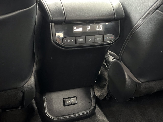 Used 2023 Toyota Highlander XLE AWD/4WD image 33