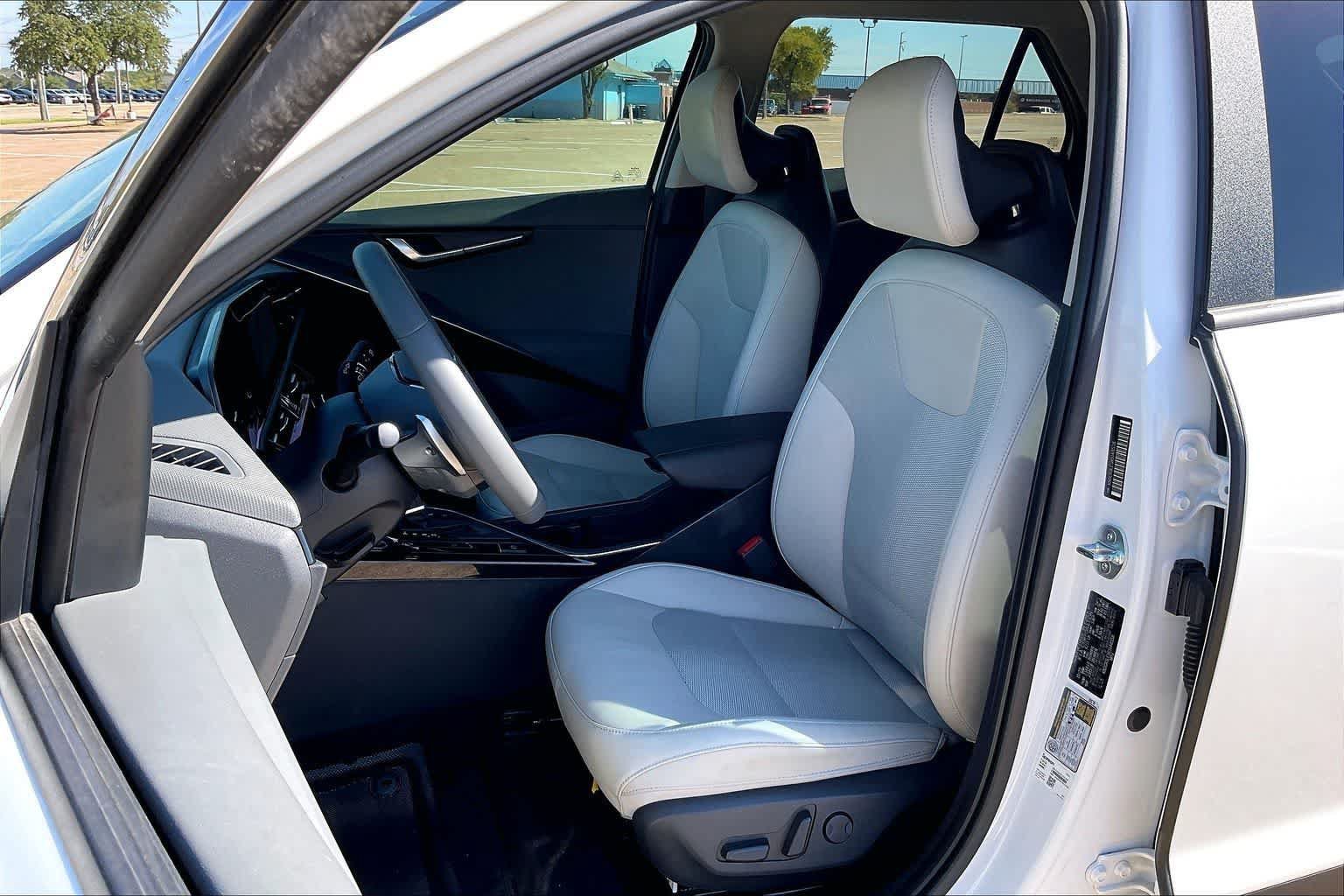 Certified 2024 Kia Niro EX FWD image 11