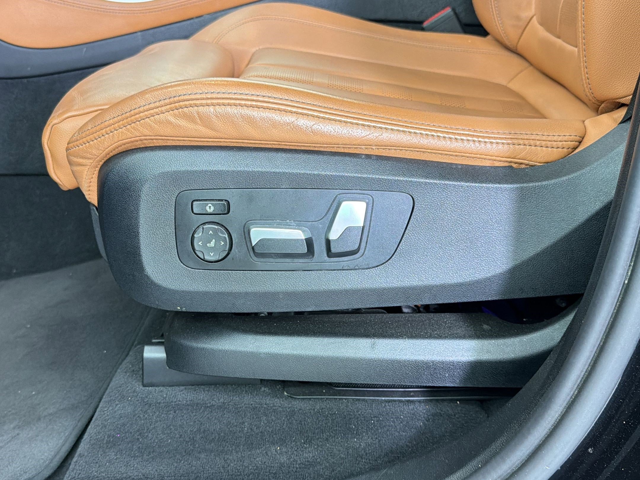 Used 2022 BMW X5 xDrive40i w/ Executive Package image 14