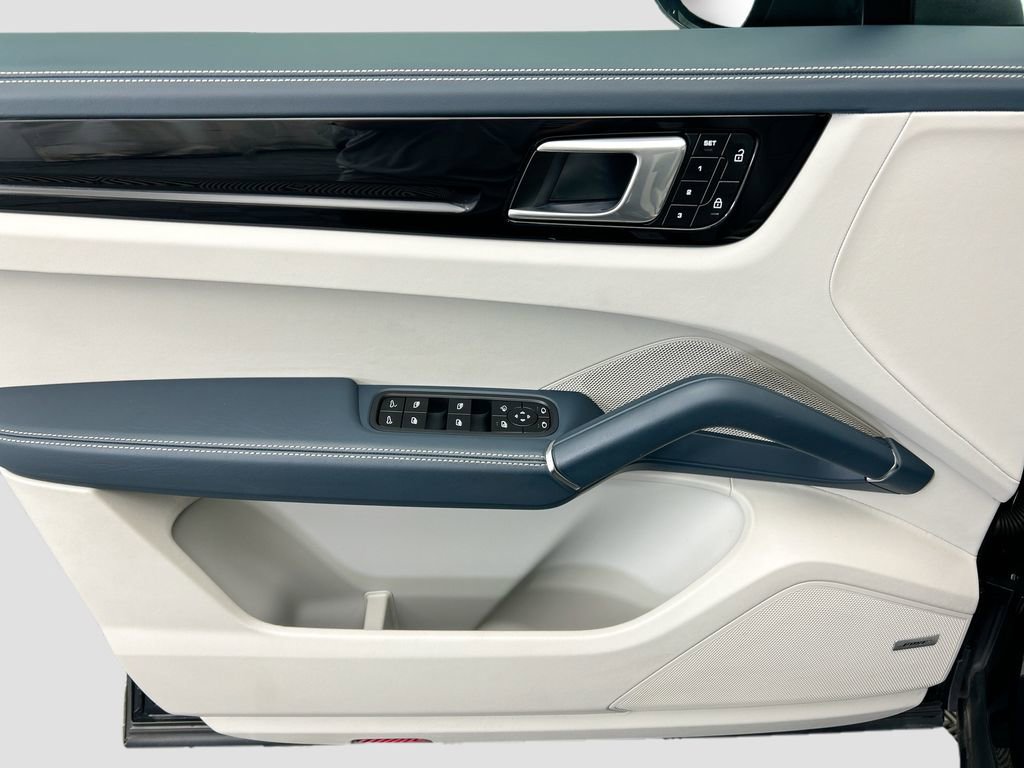 Used 2022 Porsche Cayenne S image 23