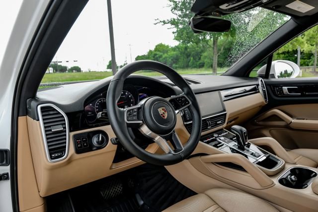Used 2019 Porsche Cayenne AWD/4WD image 2