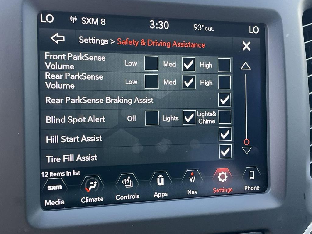 Used 2023 Jeep Cherokee Altitude Lux image 38