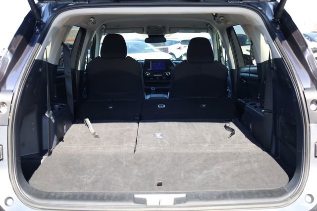 Used 2024 Toyota Highlander LE image 32