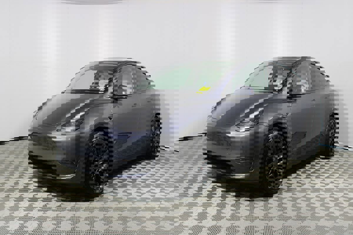 Used 2023 Tesla Model Y Performance image 3