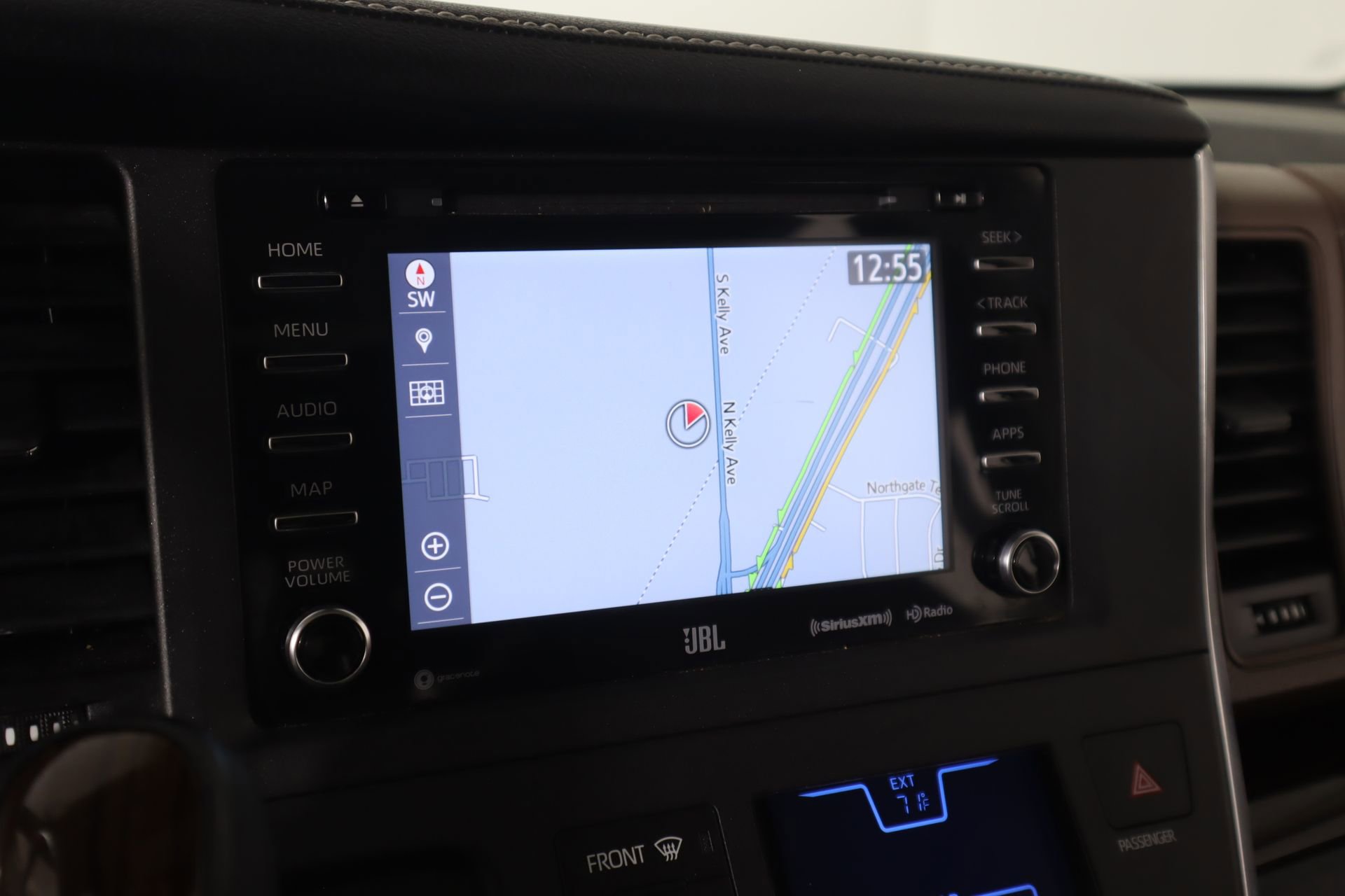 Used 2018 Toyota Sienna Limited Premium image 7