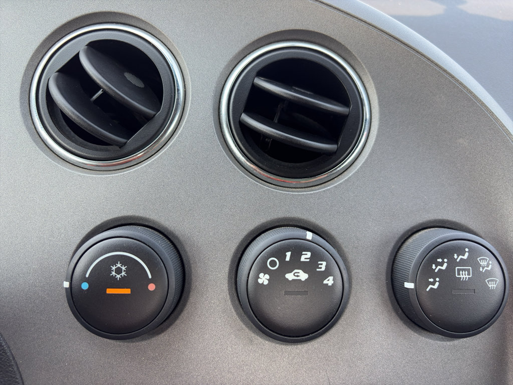 Used 2008 Pontiac Solstice Convertible w/ Premium Package RWD image 28