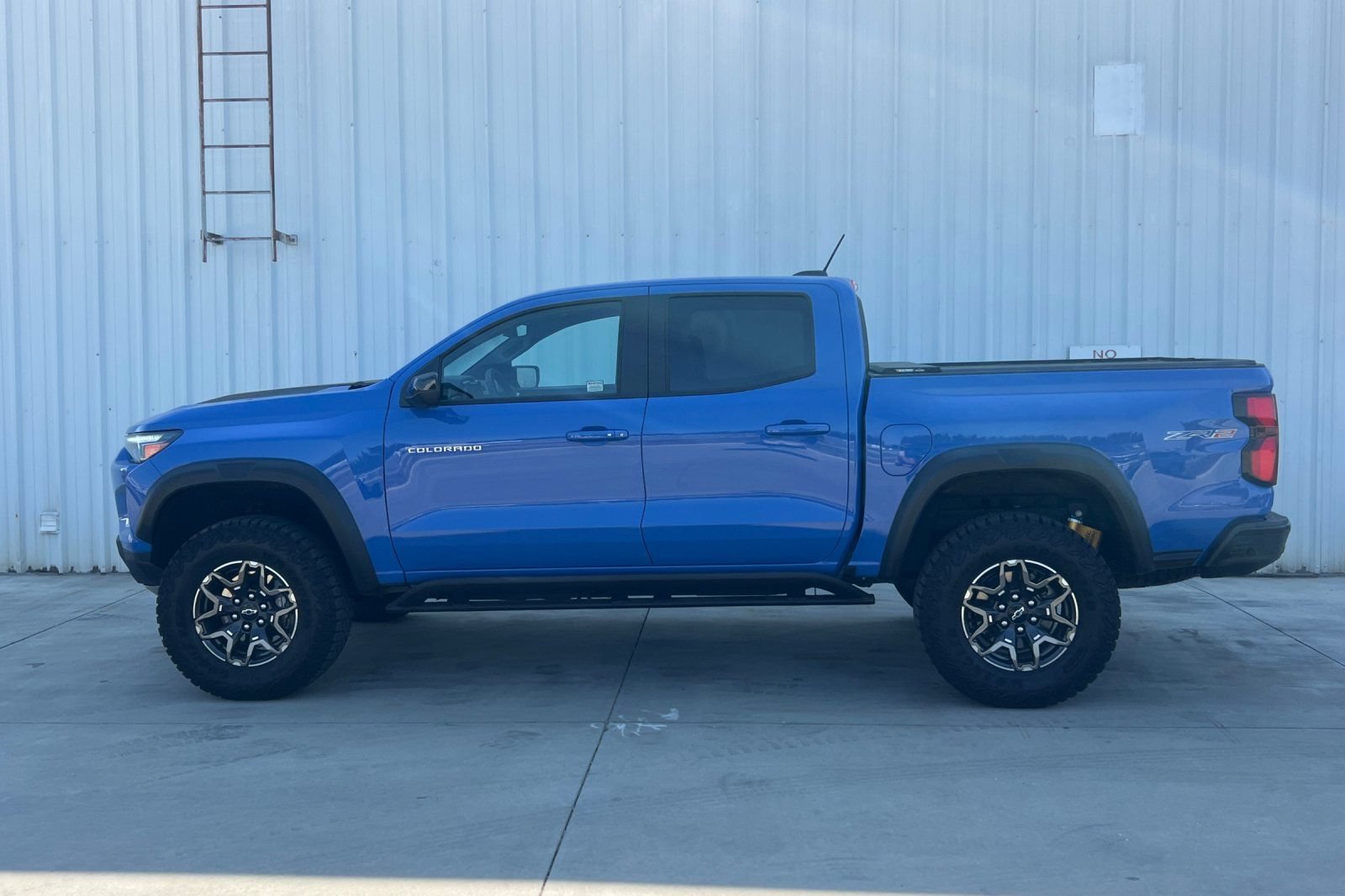 Used 2026 Chevrolet Colorado ZR2 w/ Technology Package AWD/4WD image 8
